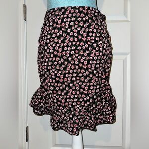 Black floral skirt 🖤💗✨
